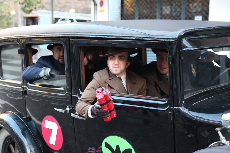 A Quadrilha da Morte e seu Carro à Prova de Balas no set de Corrida Maluca criada pela Y&R para Peugeot