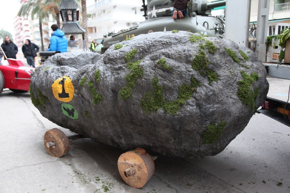 O Carro de Pedra dos Irmãos Rocha no set de Corrida Maluca criada pela Y&R para Peugeot